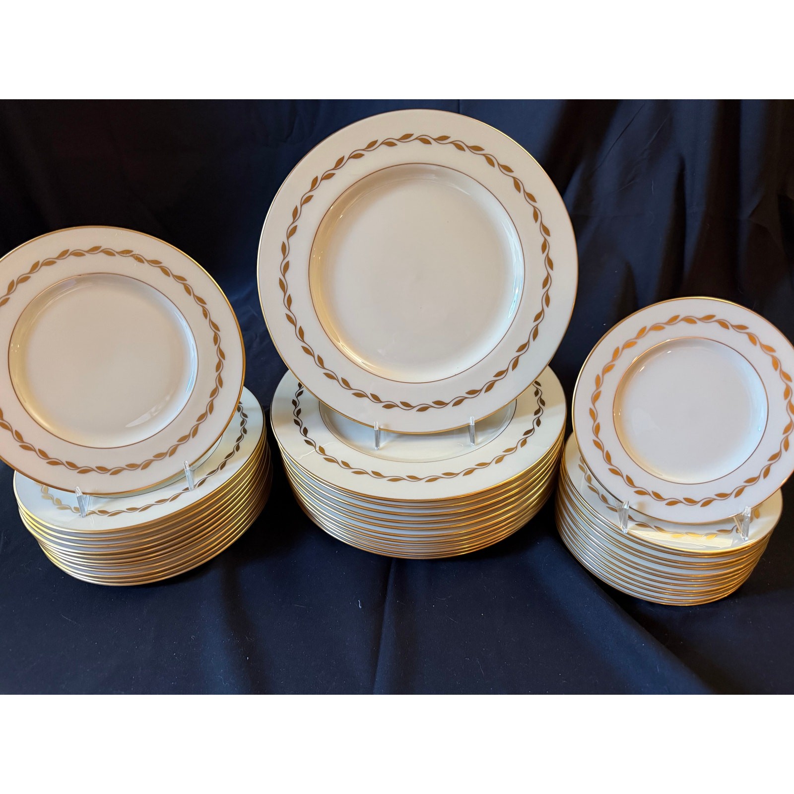 Service For 12  Made In Usa