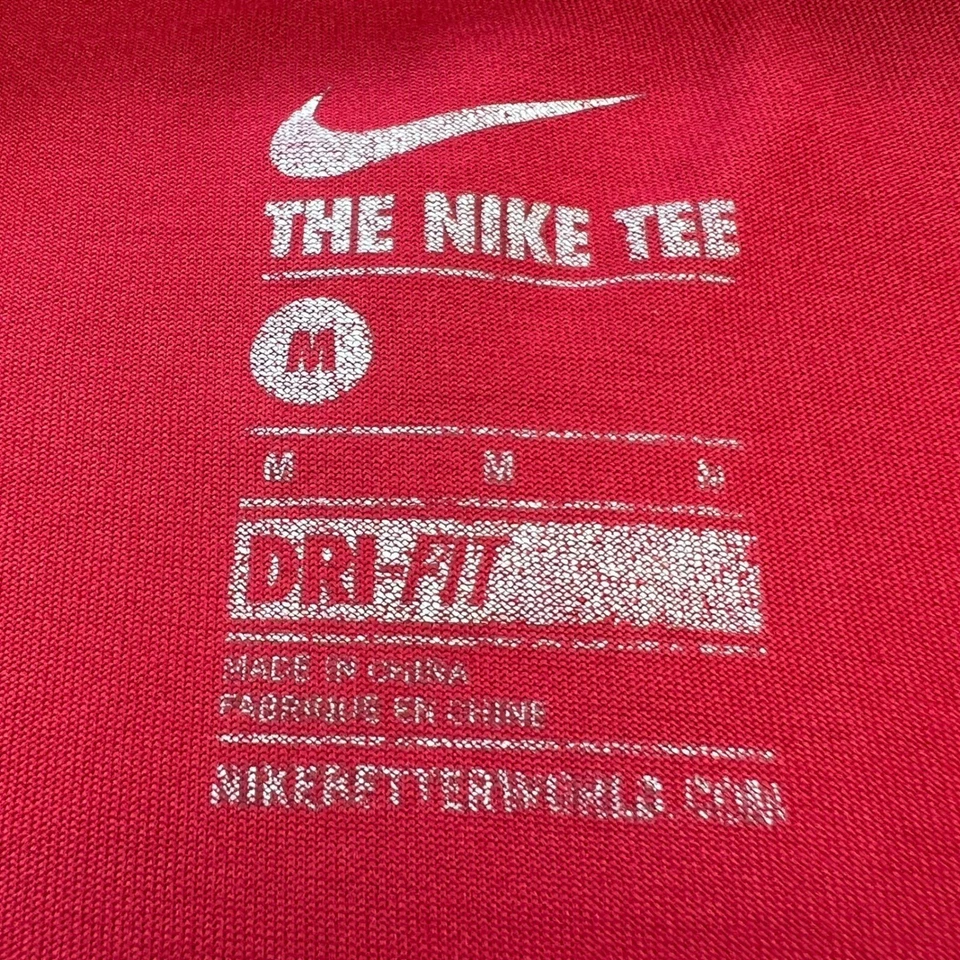 NIKE The Nike Camiseta Para Hombres Mediana Dri-FIT EE. UU. Roja Entrenamiento Correr Ropa Activa Camisa Foto 3 de 4
