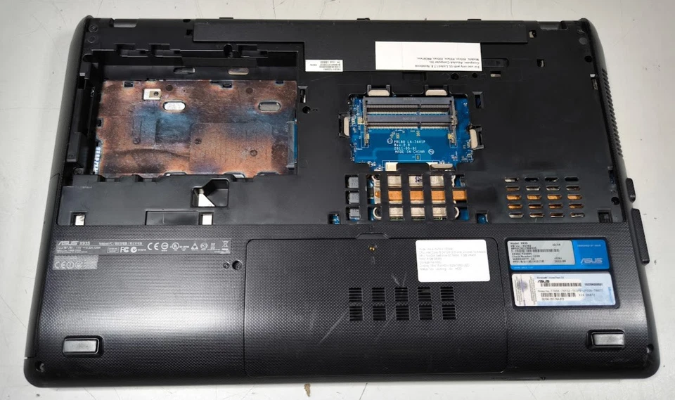 Laptop Asus X93SV-YZ099V - Per Parti, Senza HDD, Segni Di Utilizzo - Immagine 3 di 4