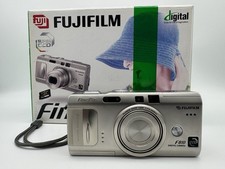 Fujifilm FinePix F810 Silver Digital Camera 6.3MP w/ Battery  Charger