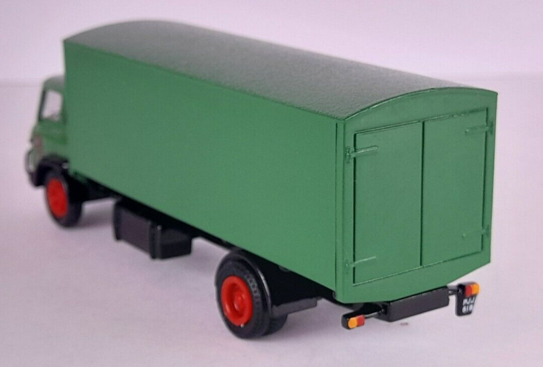 EFE 21701 Bedford TK 2 Axle Long Rigid Box Van - British Road Services - 1:76