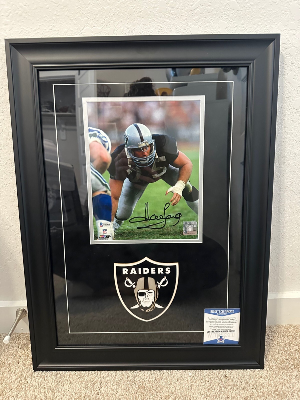 Howie Long Autographed Signed Oakland Raiders HOF PHOTO (8x10) IN FRAME (16x26) BECKETT 