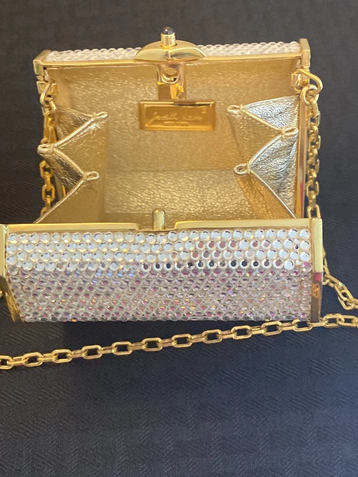 Cartera Judith Leiber Cristal Tesoro Forma Cofre Foto 3 de 4