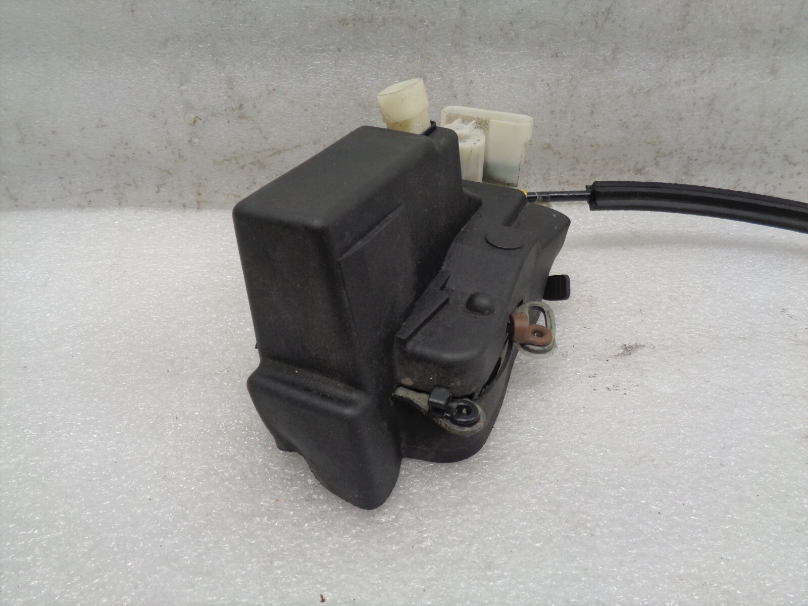 04-08 Maserati Quattroporte Front Right Door Lock Latch Actuator OEM AK2209256