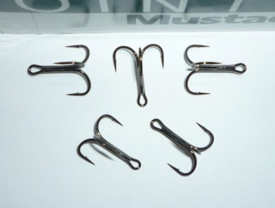 (25) Mustad KVD Round-Bend Treble Hooks (Size 8) TR58NP-BN  UltraPoint (Bulk)
