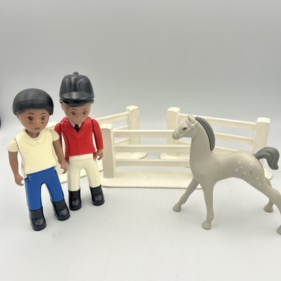 Little Tikes Dollhouse Stable 1 Horse 3 Fence & 2 Riders