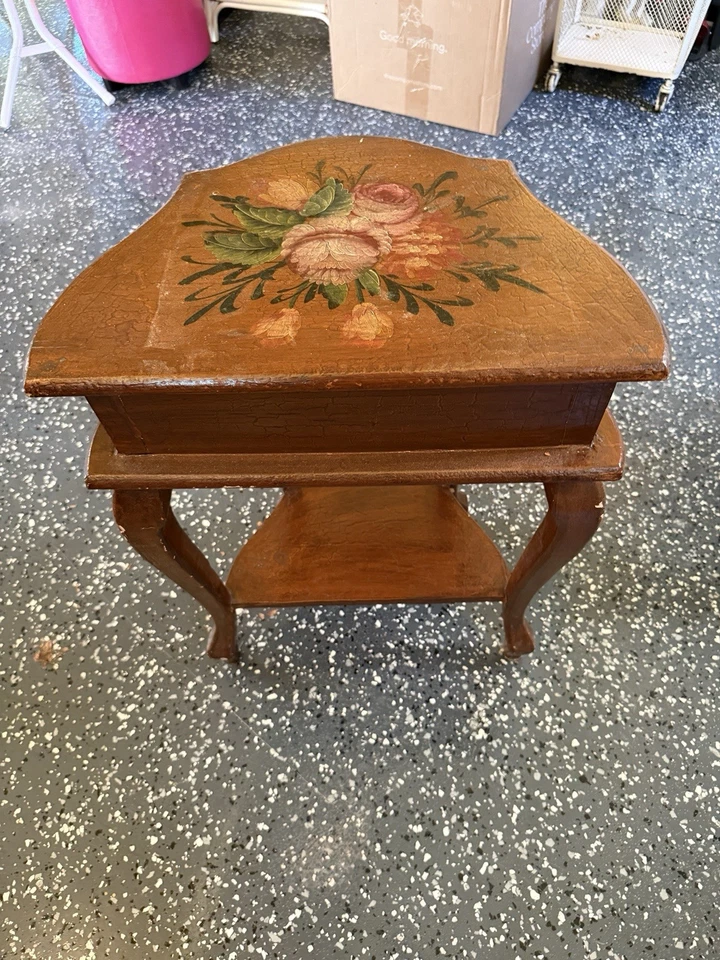 Mesa auxiliar de madera antigua Foto 4 de 4