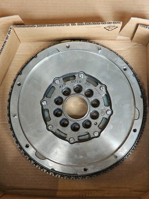 LuK 415071610 Dual Mass Flywheel DMF for Volvo D3 D4 - OEM 31256968