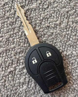ORIGINAL NISSAN 2 TASTEN FERNBEDIENUNG AUTO SCHLÜSSELANHÄNGER - KOSTENLOSE LIEFERUNG