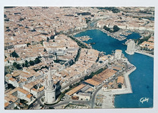 CP - 17 - LA ROCHELLE - LA TOUR DES QUATRE-SERGENTS ET LE PORT
