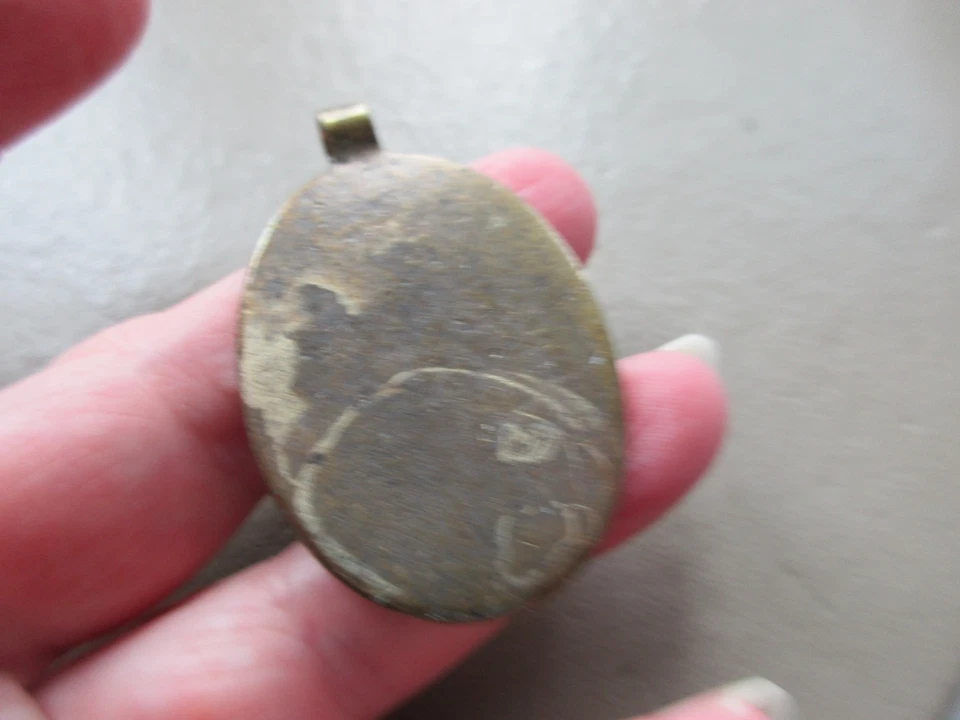 VINTAGE LARGE DARK GOLD TONE DARK GREEN ENAMEL RETRO STATEMENT PENDANT NECKLACE - Image 2 of 4