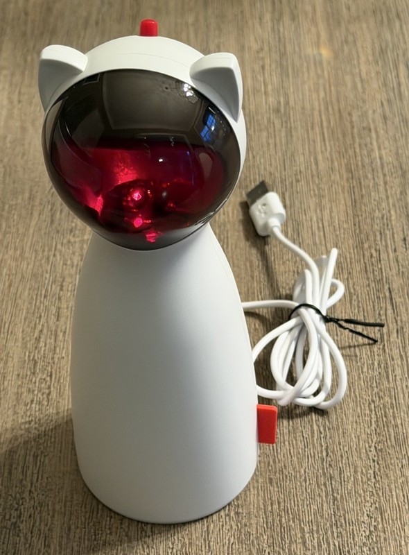Pet Safe - Smart Laser Cat Toy - Entertains Your Cat - 4 New AA Batteries