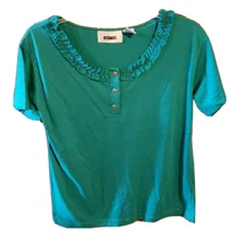 Women's Gitano Green Pullover Top. Ruffles. Buttons. Short Sleeve Size Medium
