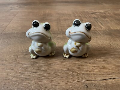 Frösche Figuren grün und weiß glasiertes Porzellan x 2 