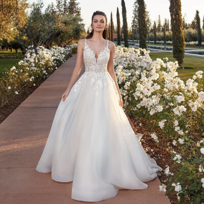 Boho A-Line V-Neck Wedding Dresses Spaghetti Straps Lace Appliques Bridal Gowns