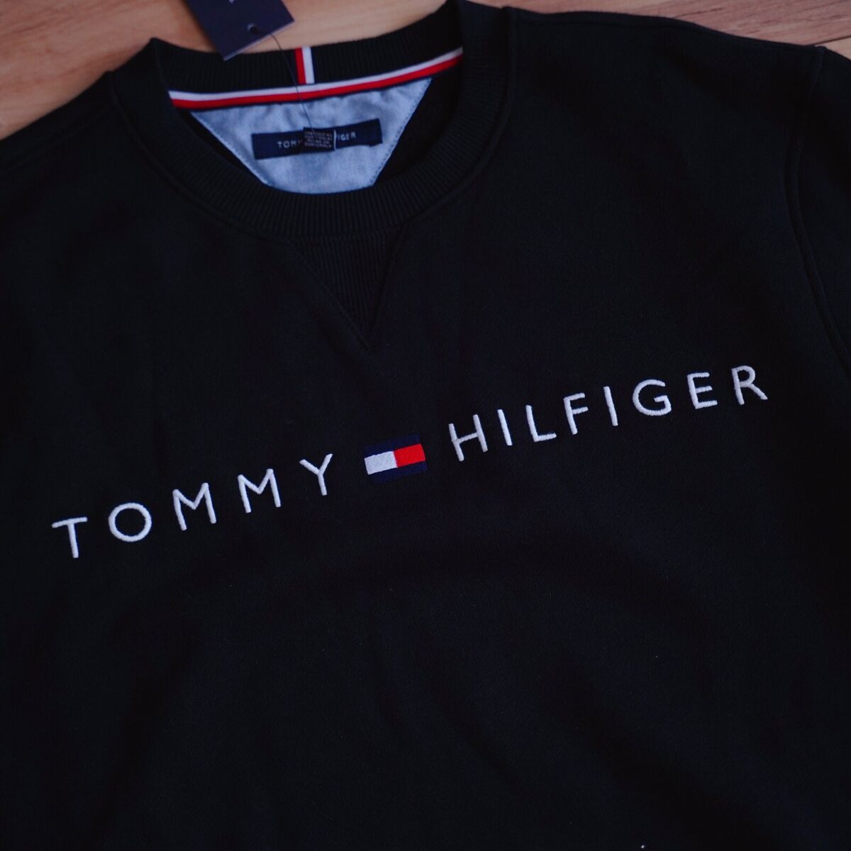 NWT Men's Tommy Hilfiger Crew Neck Essential Logo Pullover Sweater  Sweatshirt