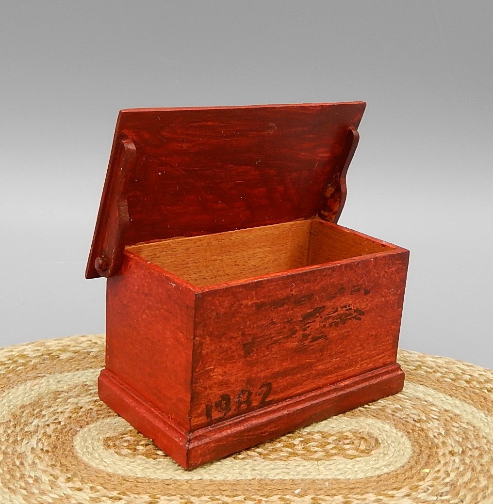 Vintage Don Perkins Early American Chest No 1 Artisan Dollhouse Miniature 1:12