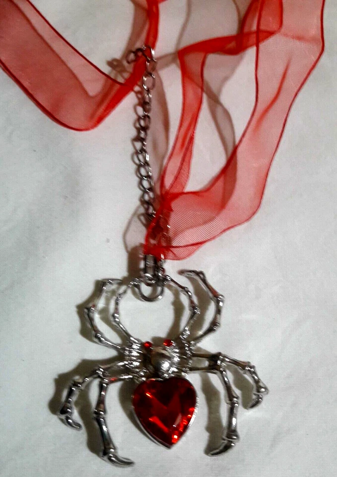 HALLOWEEN VELETTA NERA CON RAGNO FOSFORESCENTE E CIONDOLO RAGNO ARGENTO E ROSSO - Immagine 3 di 4