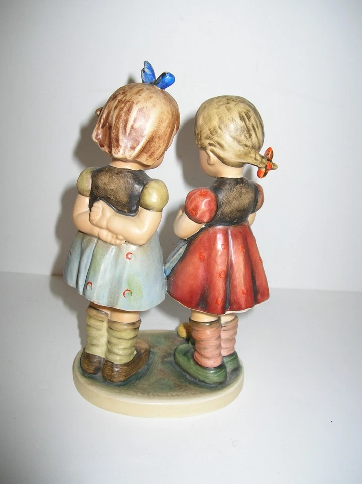 Hummel Goebel Figurine "KNITTING LESSON" HUM 256 TMK4 & TMK5 7.5" Tall 2 Girls - Image 4 of 4