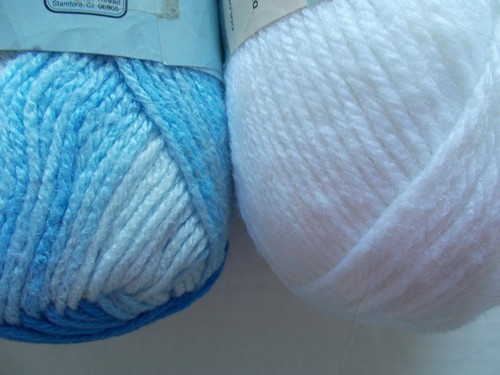 Aunt Lydia's 4-ply worsted yarn, white & shaded light blue, mixed lot of 3  - Picture 2 of 2