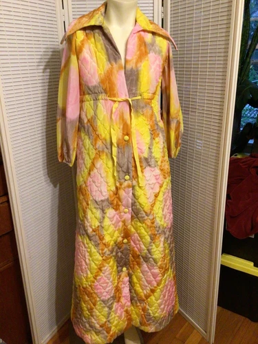 Vintage 70s Psychedelic Ladies Quilted Boudoir Robe Loungewear House Dress Sz 12