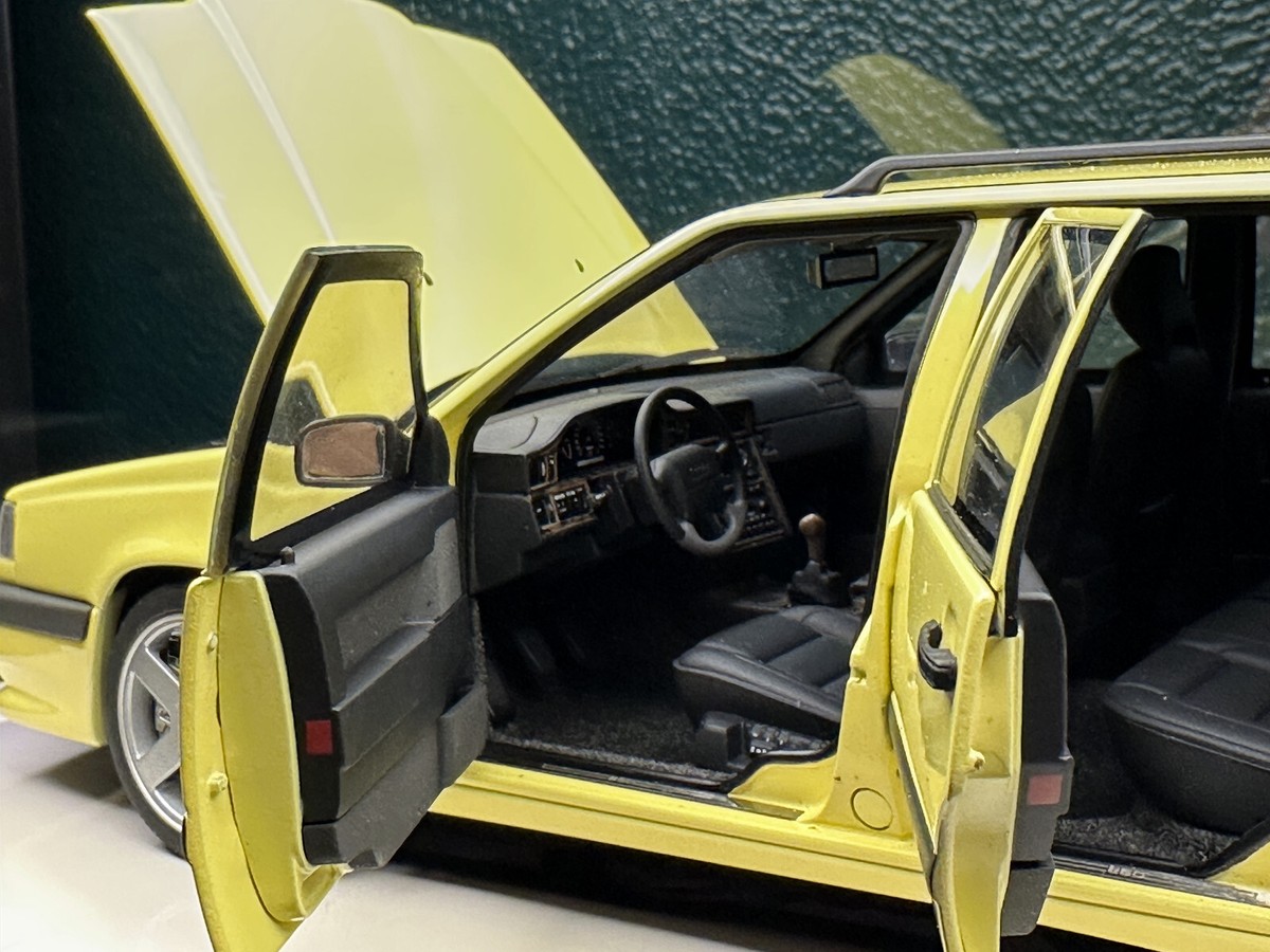 1/18 AUTOart Volvo 850 T-5R Estate Cream Yellow 79506 RARE