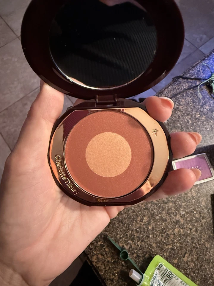 Colorete Charlotte Tilbury Cheek to Chic Swish Pop 0,28 oz Foto 2 de 3