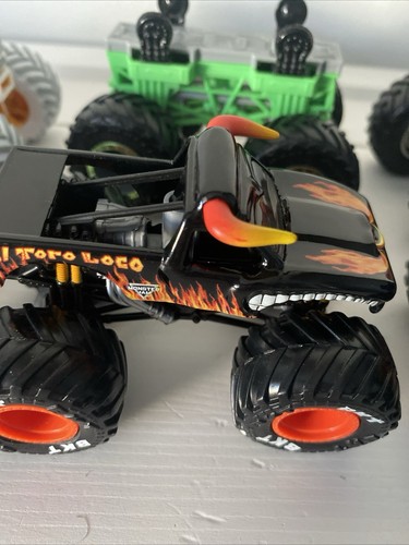 Monster Jam Pull Along Case . Including Hot Wheels Cars &5 Monster Jam Cars Vgc - Picture 12 of 24