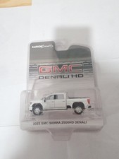 1:64 GreenLight WHITE 2022 GMC Sierra 2500HD Denali Crew Cab Pickup NIP