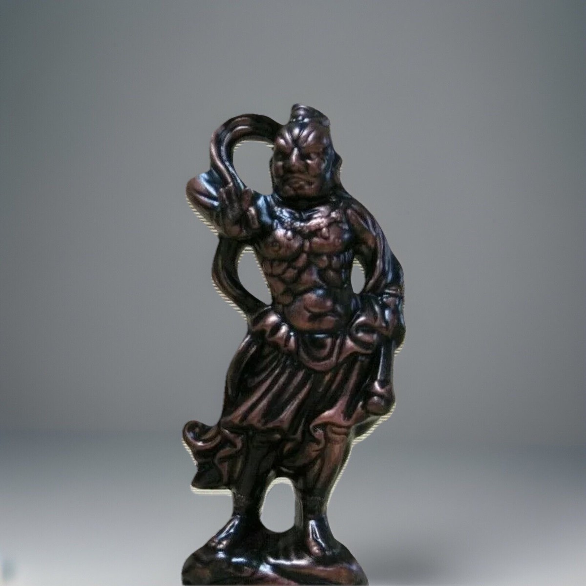 Nio statue 