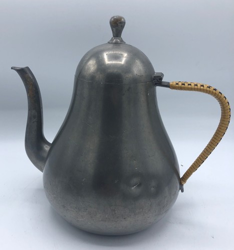 Vintage Meeuws and Zoon Denhaag Holland Pewter Pitcher with Weaved Wicker Handle - Picture 2 of 10