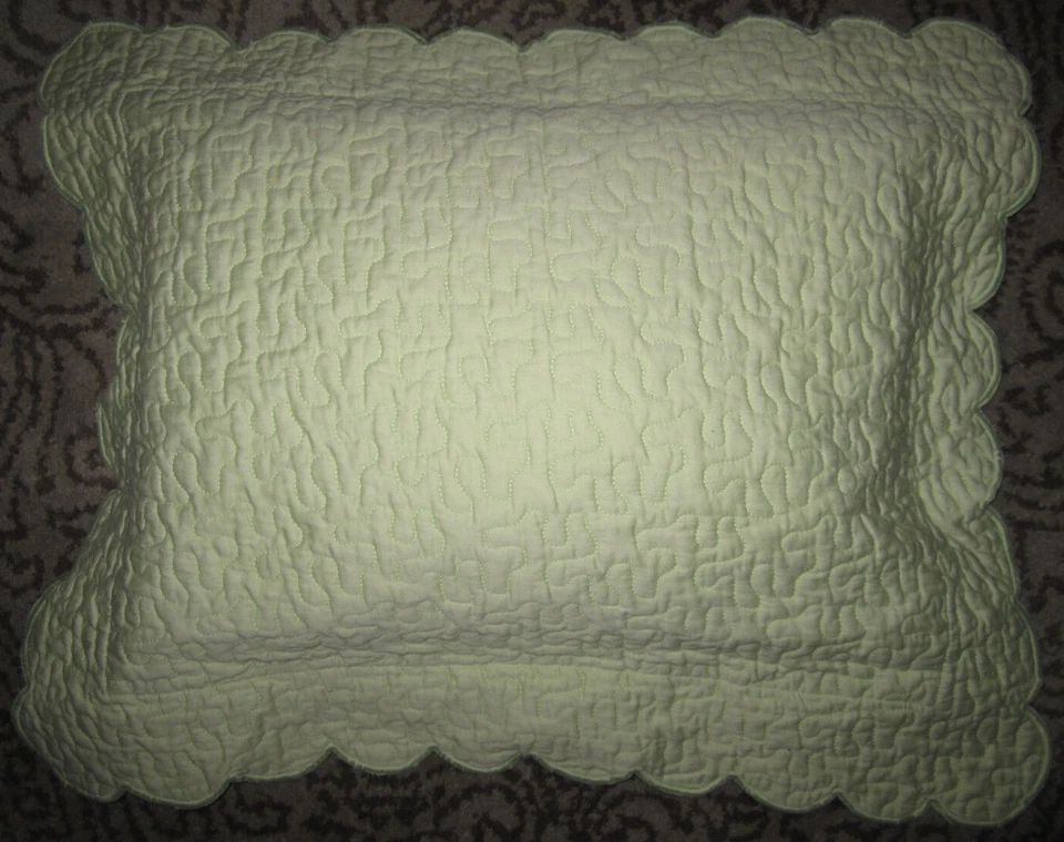 Almohada tocador de algodón acolchado verde Yves Delorme farsa con inserto, borde festoneado