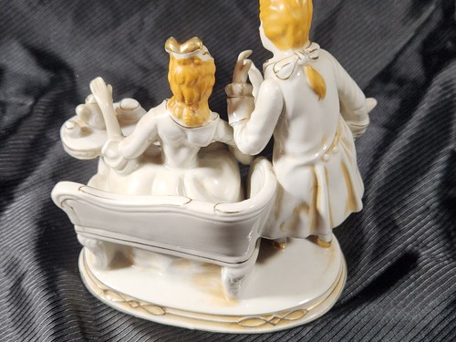 Statuina coppia vittoriana vintage porcellana dorata amanti corteggiamento - Foto 4 di 11