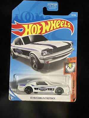 Hot Wheels Muscle Mania 1965 Ford Mustang Fastback White Diecast Scale 1 64