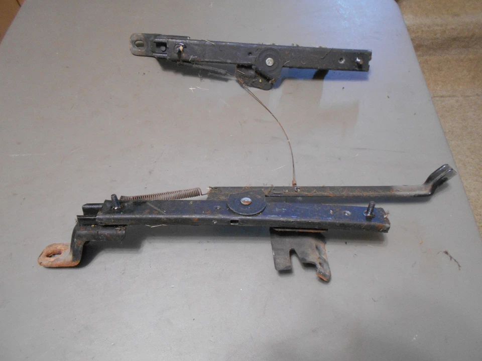 90 1990 Dodge Dynasty LH - Drivers Side Front Manual Control Seat Tracks Set - Image 4 of 4