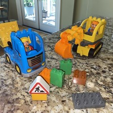 LEGO DUPLO Town Truck & Tracked Excavator 10931 Just 1 Piece Missing