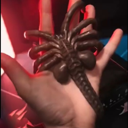 Alien Romulus Facehugger Phone Holder Film Memorabilia Gift Universal Holder - Zdjęcie 12 z 14