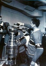  HOCKEY PHOTO PRINT STANLEY CUP CELEBRATION JEAN B ELIVEAU  DRINK CHAMPAGNE 