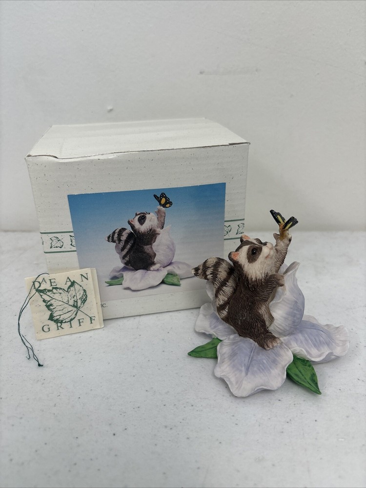 Charming Tails Flower Friend 89/608