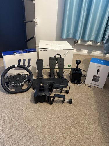 Moza R3 Sim Racing Bundle With Playseat Challenge Great Condition PC