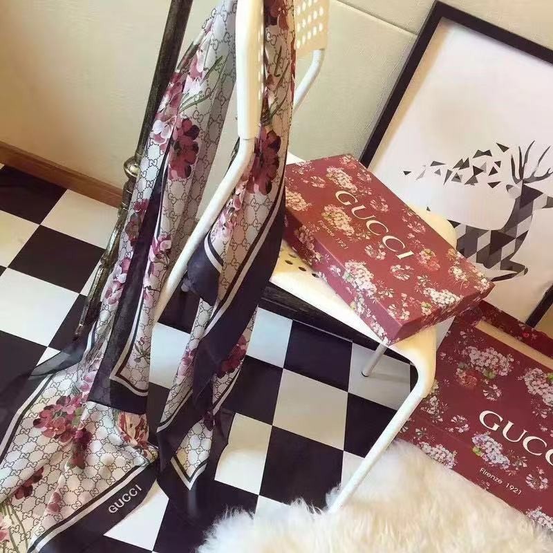 SCARF GUCCI 100% SILK AUTHENTIC BLACK BEIGE FLOWE… - image 2