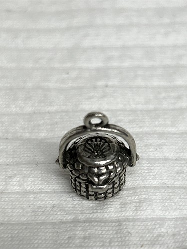 Silver tone Woven Basket Pendant/Charm - Picture 4 of 4