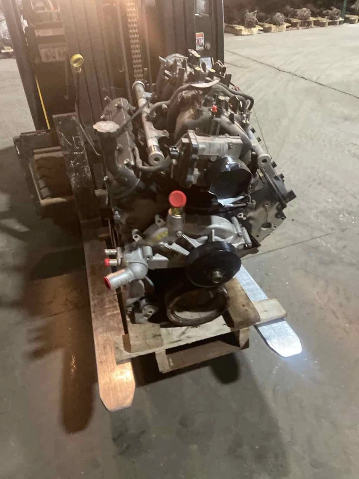 Used Engine Complete Assembly fits: 2005 Gmc Yukon classic style creased door sk - Изображение 3 из 4