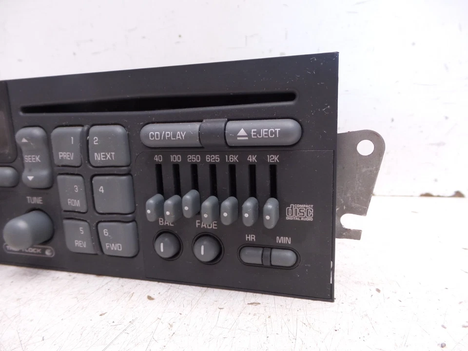 Receptor reproductor de CD estéreo AM FM Pontiac Firebird estilo 94-02 para reparación Foto 2 de 4