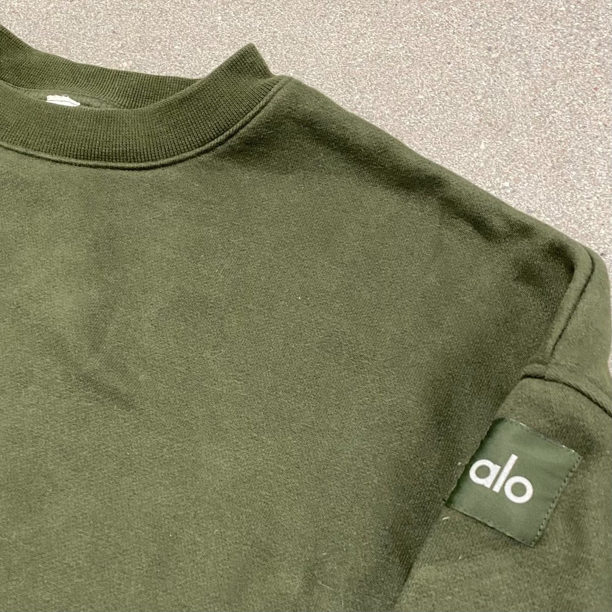 Alo Chill Sweatshirt Mens Olive Green Ribbed Logo Crewneck Yoga 