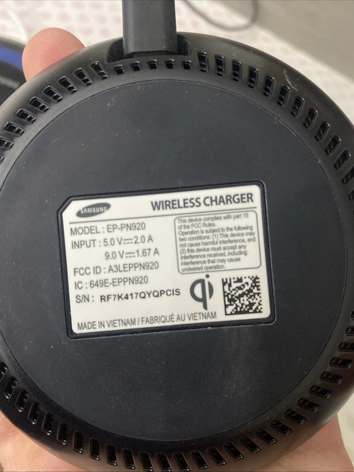 Samsung Fast Wireless Fast Charging Pad - Image 4 of 4