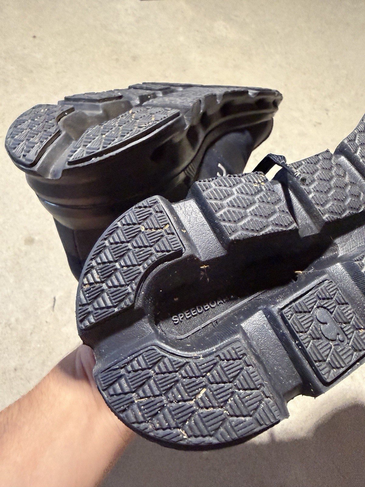 Size 7.5 - On Cloudrunner Black - image 3