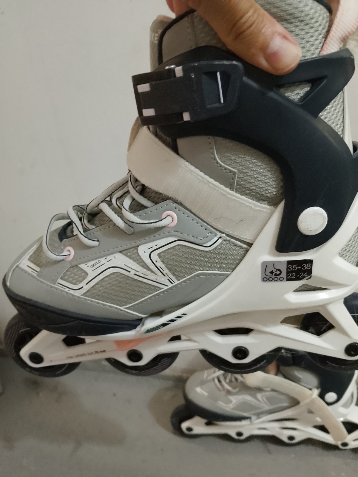 Oxelo pattini in linea regolabili 35-38 grigio/bianco con fibbie e lacci