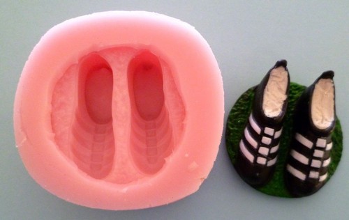 FOOTBALL BOOTS SILICONE MOULD FOR CAKE TOPPER, CHOCOLATE, CLAY ETC - Afbeelding 1 van 1