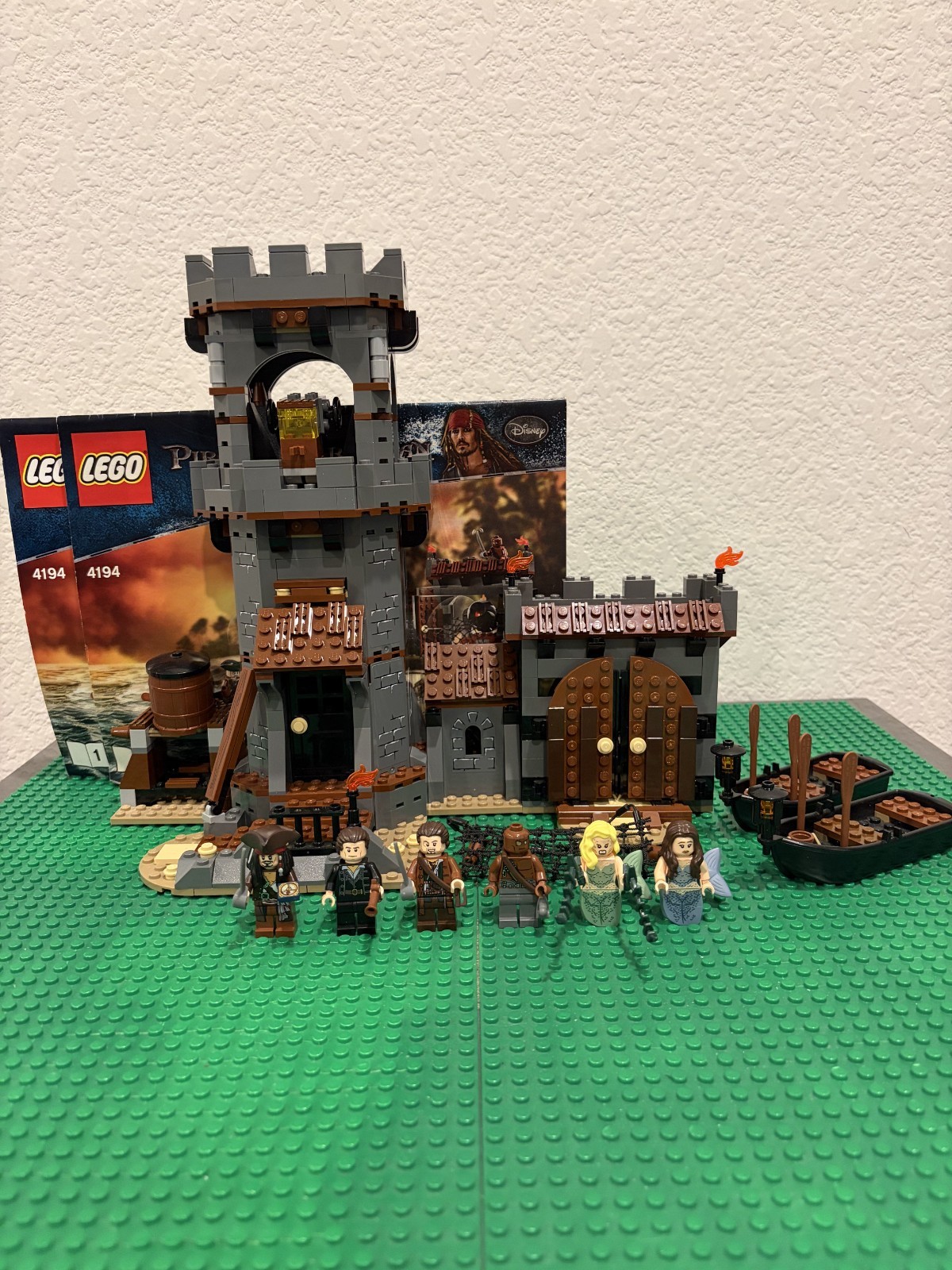 LEGO Pirates of the Caribbean: Whitecap Bay (4194) used read desc